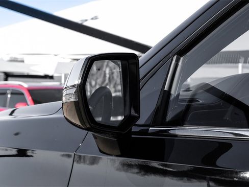 Used 2024 Chevrolet Suburban Premier image 39