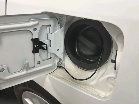 Used 2016 Nissan Versa SV FWD image 25