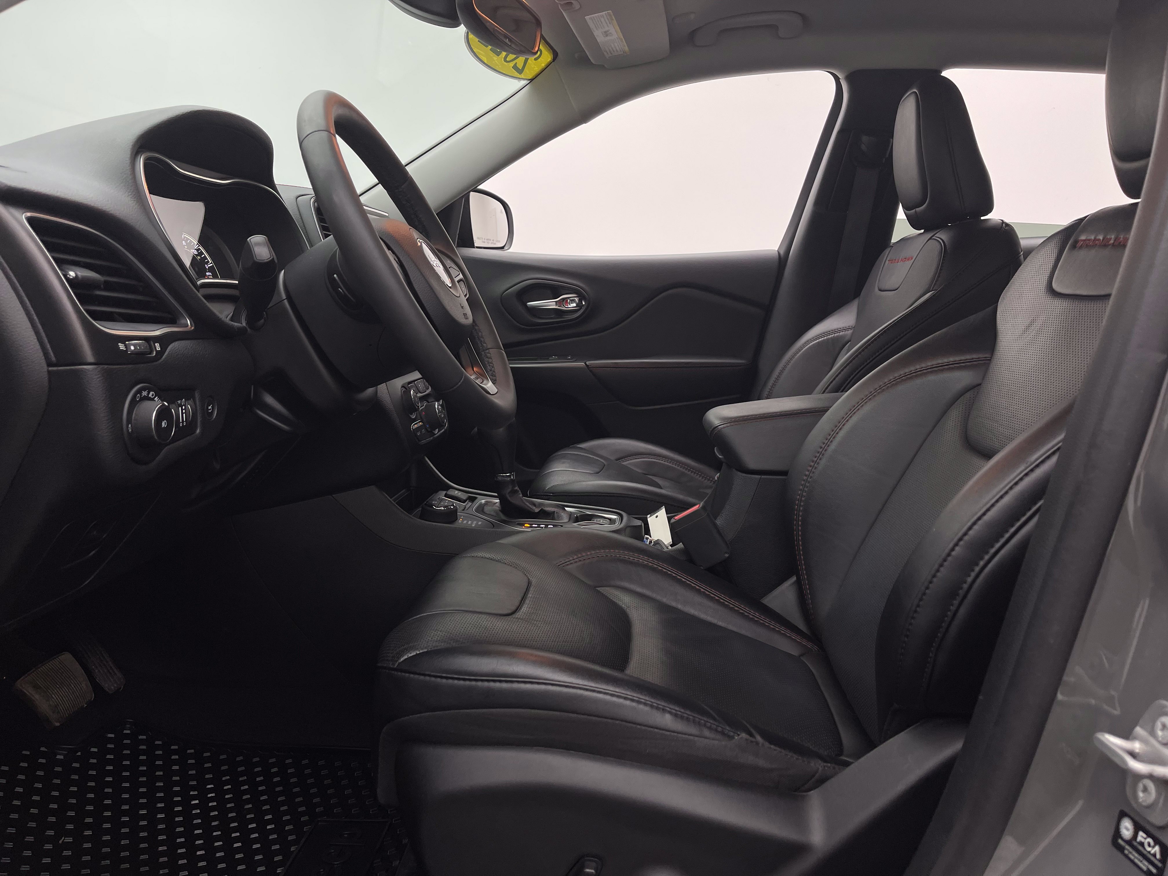 Used 2022 Jeep Cherokee Trailhawk w/ Premium Leather Package AWD/4WD image 17