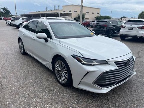 Used 2019 Toyota Avalon Limited FWD image 1