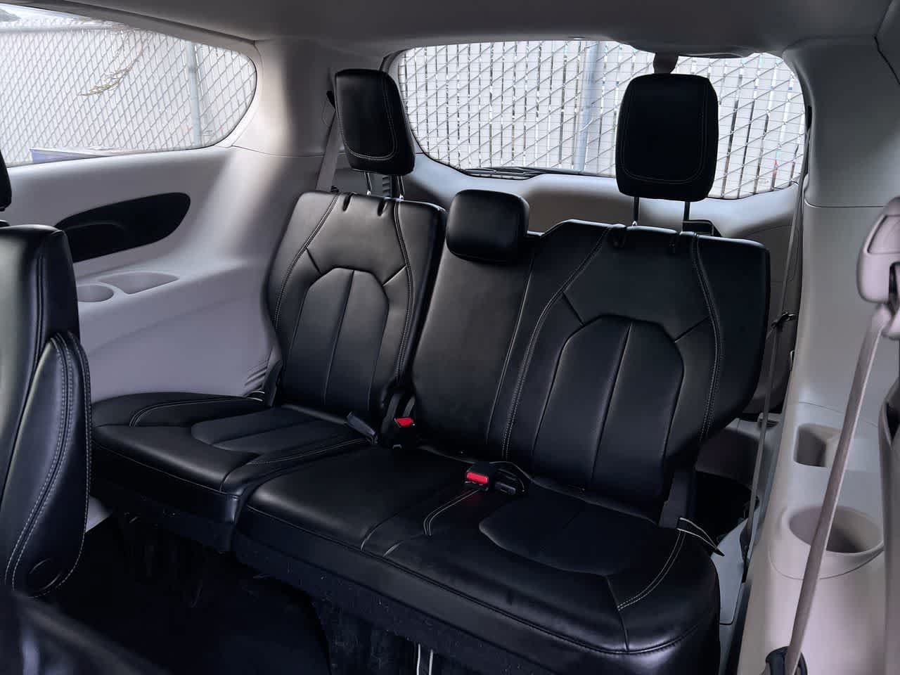 Used 2023 Chrysler Pacifica Touring-L FWD image 25