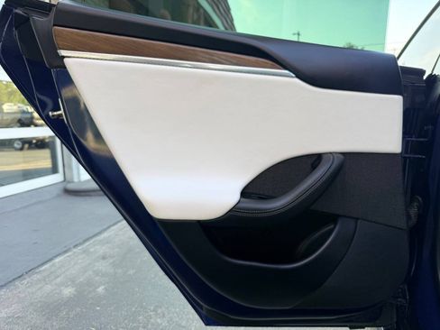 Used 2022 Tesla Model S AWD/4WD image 30