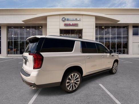 Certified 2022 GMC Yukon XL Denali w/ Denali Ultimate Package AWD/4WD image 14