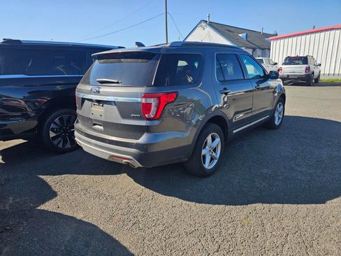 Used 2016 Ford Explorer XLT w/ Equipment Group 202A AWD/4WD image 9