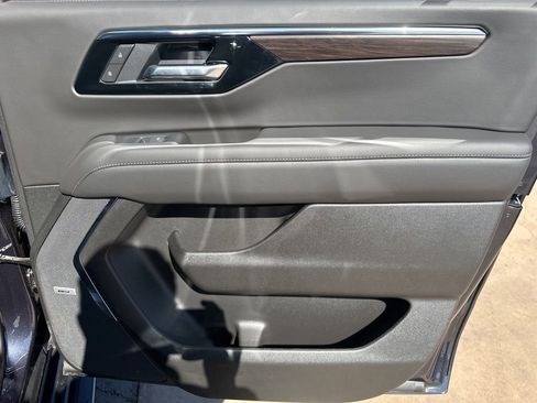 Used 2025 Chevrolet Suburban LT w/ Comfort Package image 32