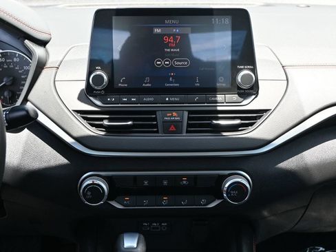 Used 2022 Nissan Altima 2.5 SR FWD image 14