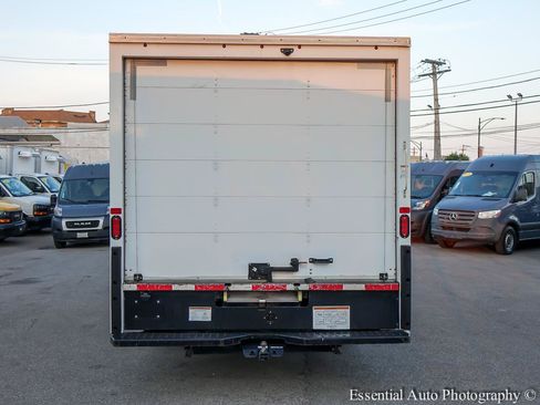 Used 2021 GMC Savana 3500 Extended w/ Power Convenience Package RWD image 5