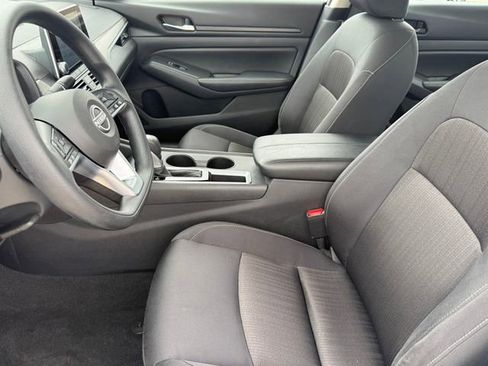 Used 2025 Nissan Altima 2.5 SV FWD image 10