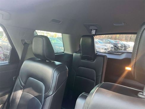 Used 2025 Nissan Pathfinder SL w/ SL Premium Package image 12