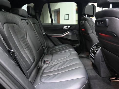 Used 2019 BMW X5 xDrive50i w/ M Sport Package image 19