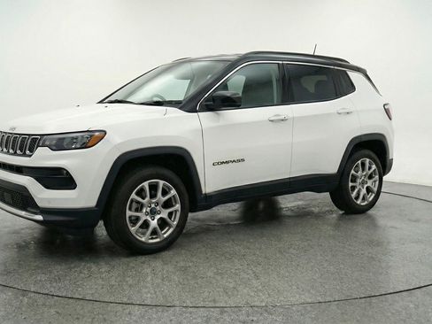 Used 2025 Jeep Compass Limited image 3