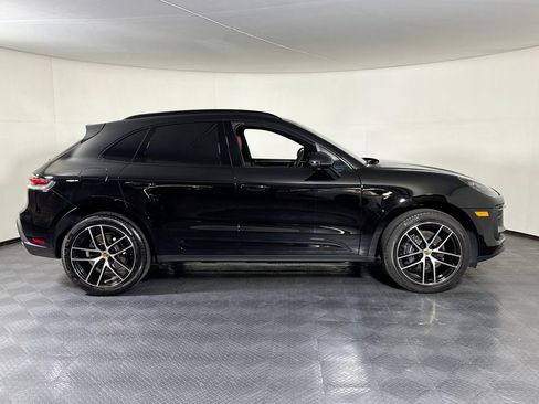 Certified 2025 Porsche Macan AWD/4WD image 8