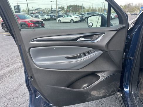 Used 2024 Buick Enclave Essence image 7