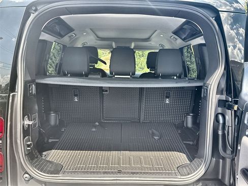 Used 2025 Land Rover Defender 110 S image 13