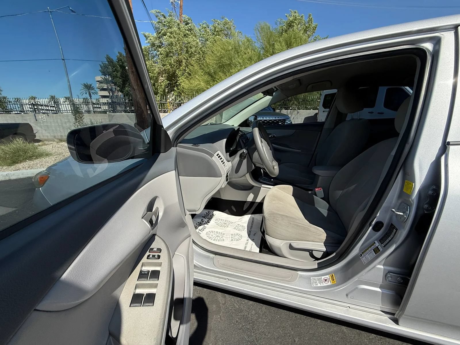 Used 2010 Toyota Corolla LE FWD image 9
