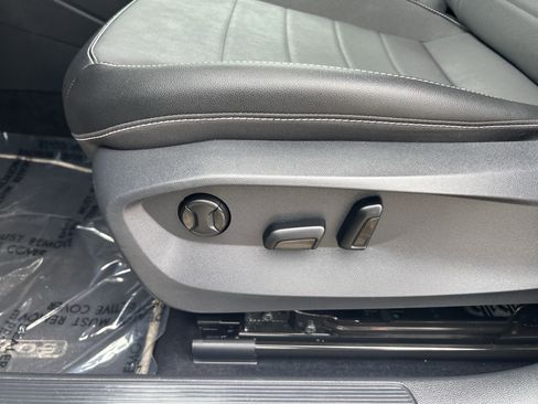 Used 2023 Volkswagen Taos SE w/ Black Wheel Package image 21