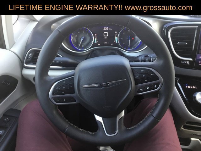Certified 2024 Chrysler Pacifica Touring-L FWD image 25