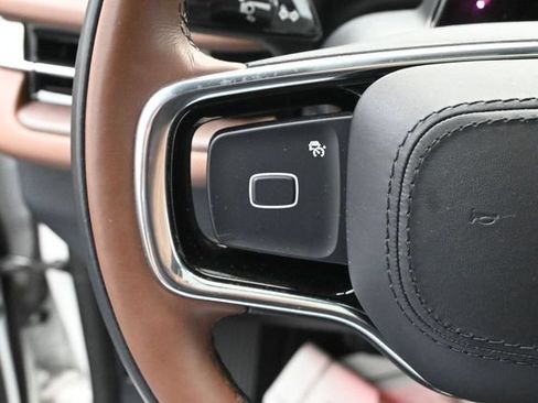 Certified 2025 Lincoln Navigator Reserve AWD/4WD image 12