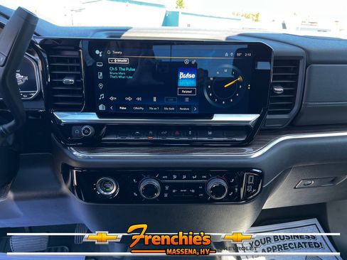 Used 2023 Chevrolet Silverado 1500 LT AWD/4WD image 15