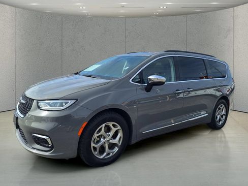 Used 2023 Chrysler Pacifica Limited FWD image 9