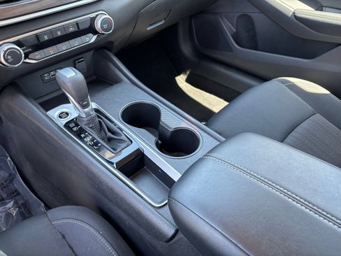 Used 2025 Nissan Altima 2.5 SV FWD image 42