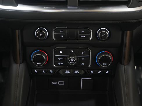 Used 2021 Chevrolet Suburban High Country w/ Premium Package image 17