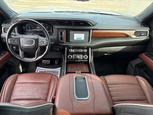 Used 2023 GMC Yukon XL Denali Ultimate image 9