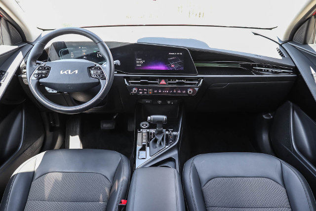 Certified 2025 Kia Niro EX FWD image 13