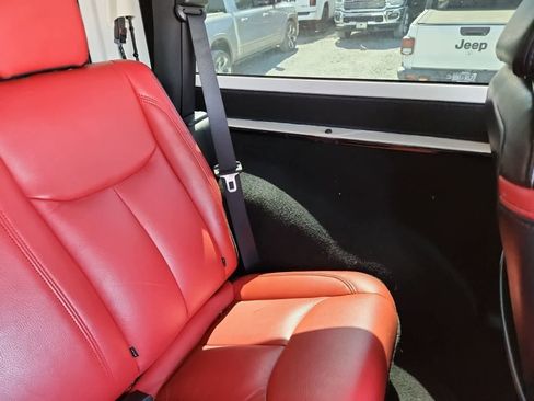 Used 2017 Jeep Wrangler Sahara image 21