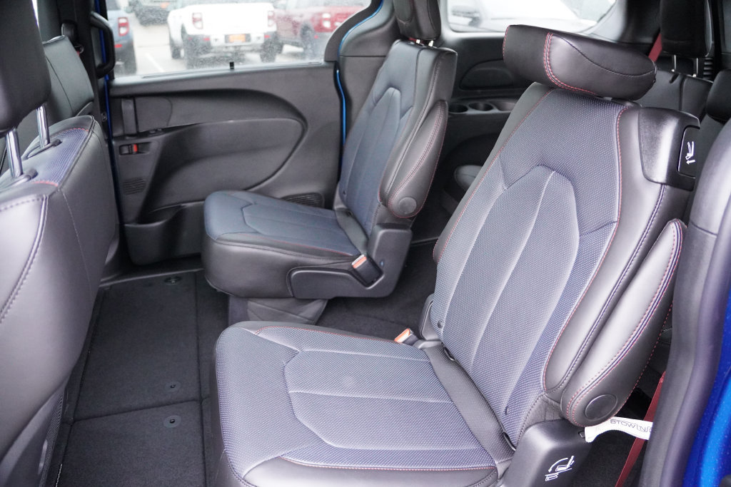 New 2027 Chrysler Pacifica Select AWD/4WD image 13