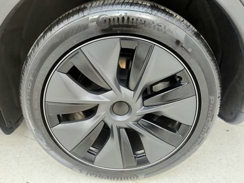 Used 2025 Tesla Model Y Long Range AWD/4WD image 79
