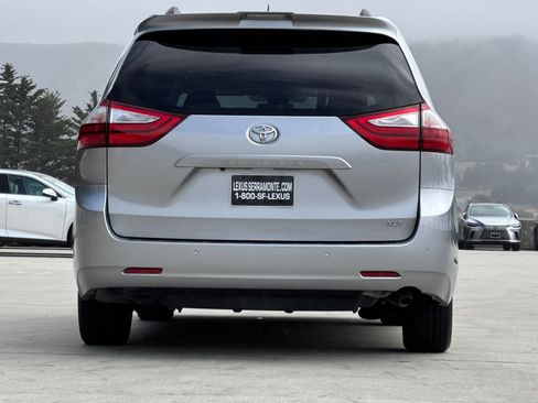 Used 2018 Toyota Sienna XLE w/ XLE Navigation Package FWD image 9