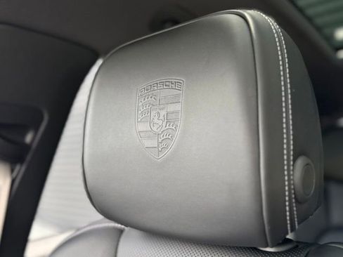 Certified 2025 Porsche Macan AWD/4WD image 31