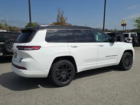 New 2026 Jeep Grand Cherokee L Summit AWD/4WD image 3