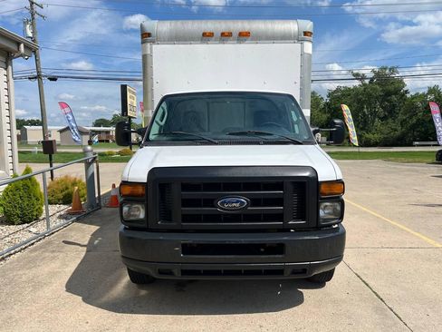 Used 2010 Ford E-350 and Econoline 350 Super Duty RWD image 2