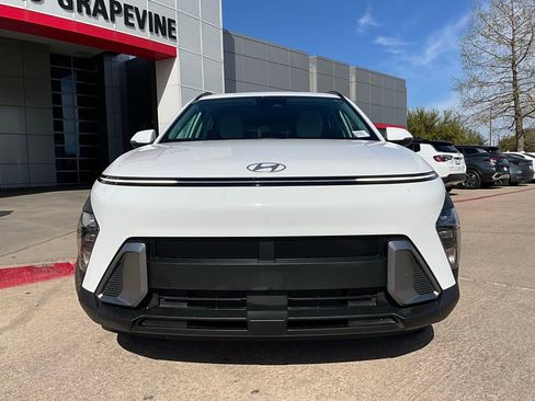 Used 2025 Hyundai Kona SEL image 3