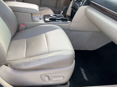 Used 2012 Toyota Camry XLE w/ Leather Pkg FWD image 40