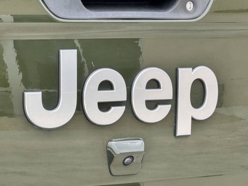 Used 2022 Jeep Gladiator Overland w/ Popular Equipment Package AWD/4WD image 12