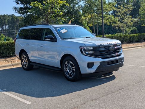 Certified 2026 Ford Expedition Active AWD/4WD image 2