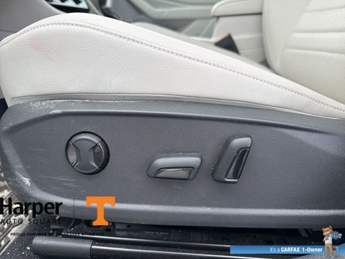 Used 2023 Volkswagen Jetta SE w/ Panoramic Sunroof Package image 19