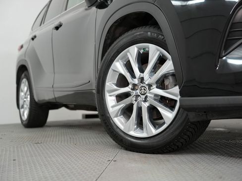 Used 2020 Toyota Highlander Limited image 17