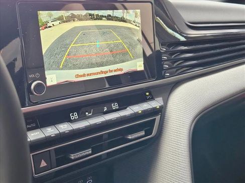 Used 2025 Toyota Camry SE image 13