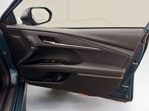 Used 2025 Toyota Camry SE FWD image 32