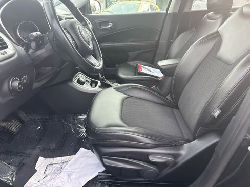 Used 2018 Jeep Compass Latitude w/ Cold Weather Group image 11