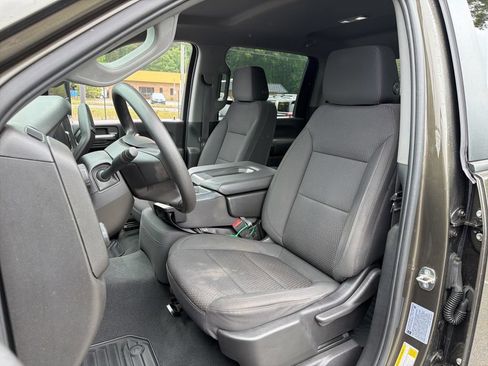 Used 2022 Chevrolet Silverado 2500 Custom w/ Custom Convenience Package AWD/4WD image 17