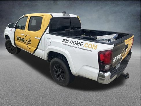 Used 2020 Toyota Tacoma SR5 AWD/4WD image 6