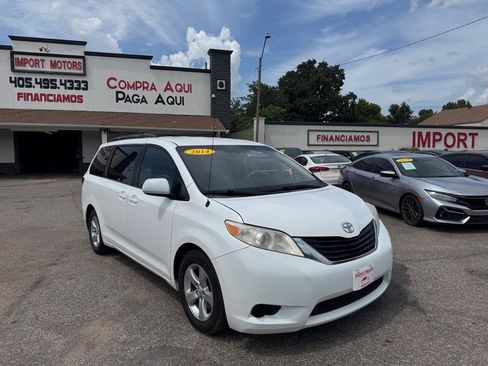 Used 2014 Toyota Sienna LE FWD image 3