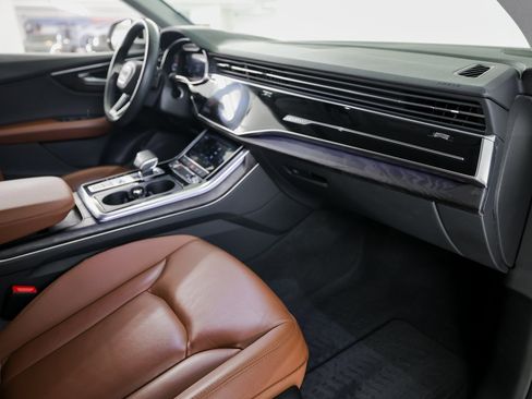 Used 2022 Audi Q8 Premium image 28
