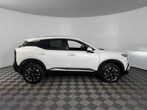 Used 2025 Nissan Kicks SR FWD image 6