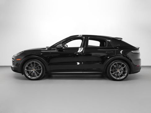 Certified 2022 Porsche Cayenne Turbo GT image 2